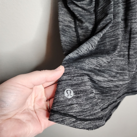 Lululemon Glide and Slide Tank with Built in Bra (NO Pads), Grey/Black, Size 6 - Picture 5 of 13